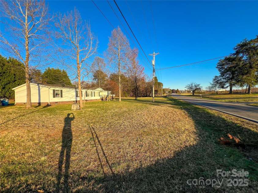 456 Cornelius Road, Mooresville, NC 28117.  MLS# CAR4267221, YatesRealty ID 21464. 