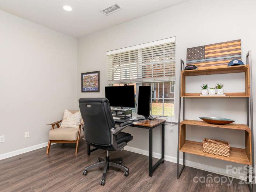 2945 Duvalla Avenue, Charlotte, NC 28209.  MLS# CAR4267594, YatesRealty ID 21465. 