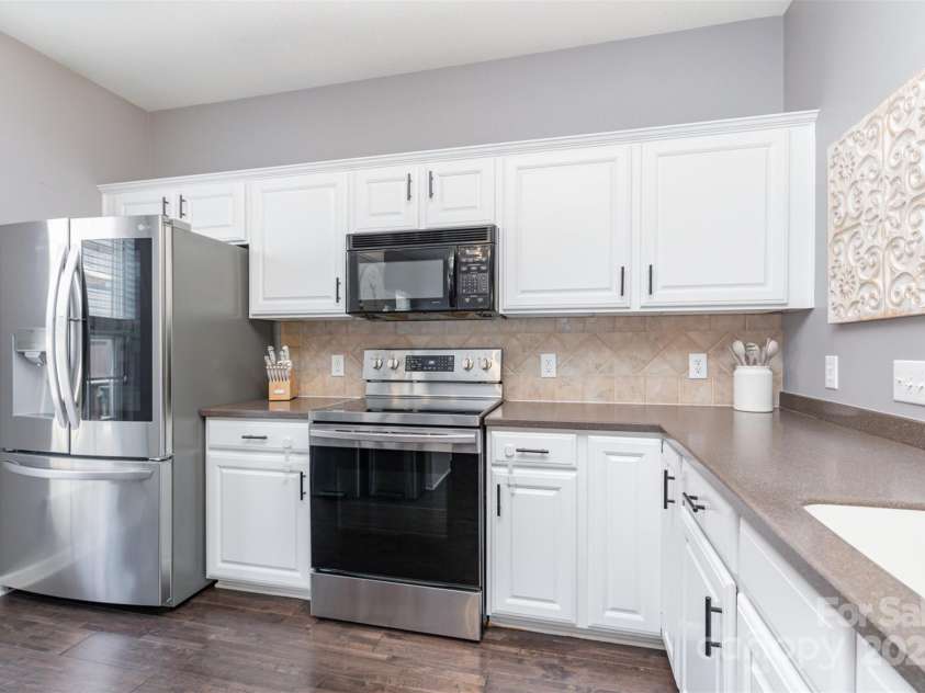 2945 Duvalla Avenue, Charlotte, NC 28209.  MLS# CAR4267594, YatesRealty ID 21465. 