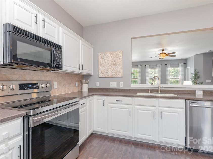 2945 Duvalla Avenue, Charlotte, NC 28209.  MLS# CAR4267594, YatesRealty ID 21465. 