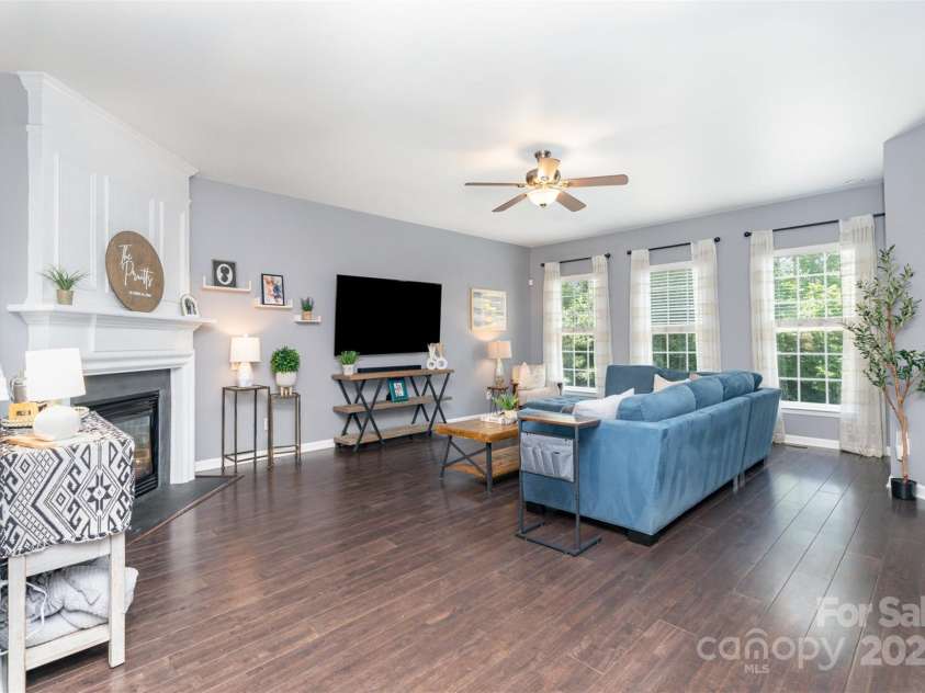 2945 Duvalla Avenue, Charlotte, NC 28209.  MLS# CAR4267594, YatesRealty ID 21465. 