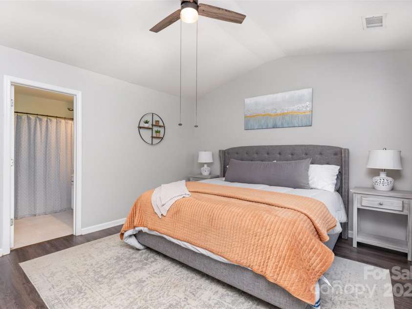 2945 Duvalla Avenue, Charlotte, NC 28209.  MLS# CAR4267594, YatesRealty ID 21465. 