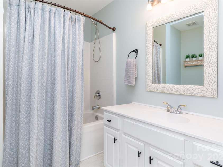 2945 Duvalla Avenue, Charlotte, NC 28209.  MLS# CAR4267594, YatesRealty ID 21465. 