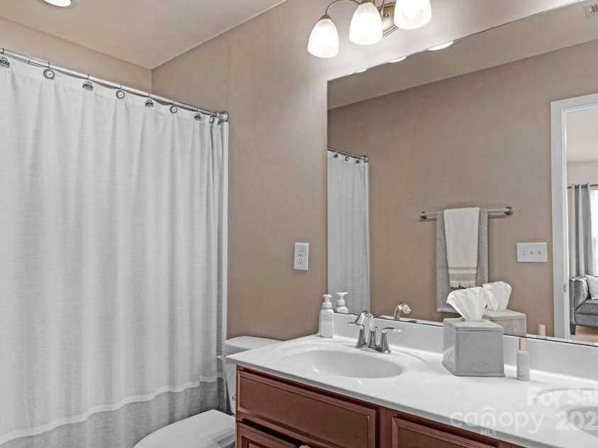 3701 Methodist Church Lane, Waxhaw, NC 28173.  MLS# CAR4270658, YatesRealty ID 21466. Private bath with double sink vanity off the 5th bedroom/bonus room