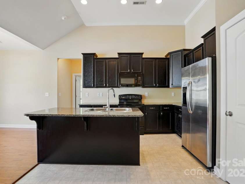 11209 Lazio Lane, Charlotte, NC 28277.  MLS# CAR4258839, YatesRealty ID 21467. 