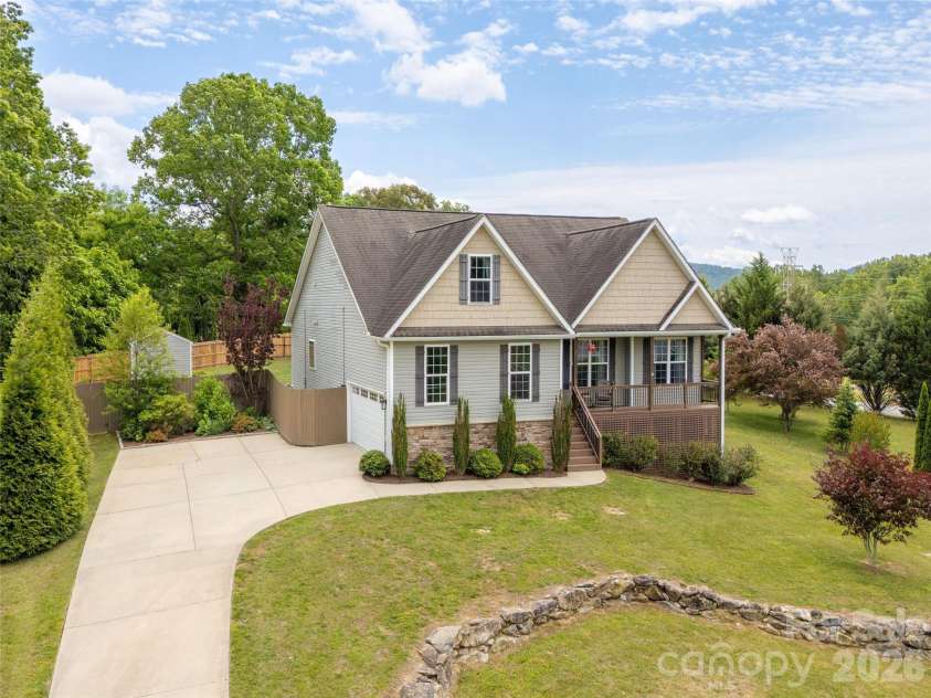 132 Beck Creek Circle, Flat Rock, NC 28731.  MLS# CAR4381382, YatesRealty ID 21468. 
