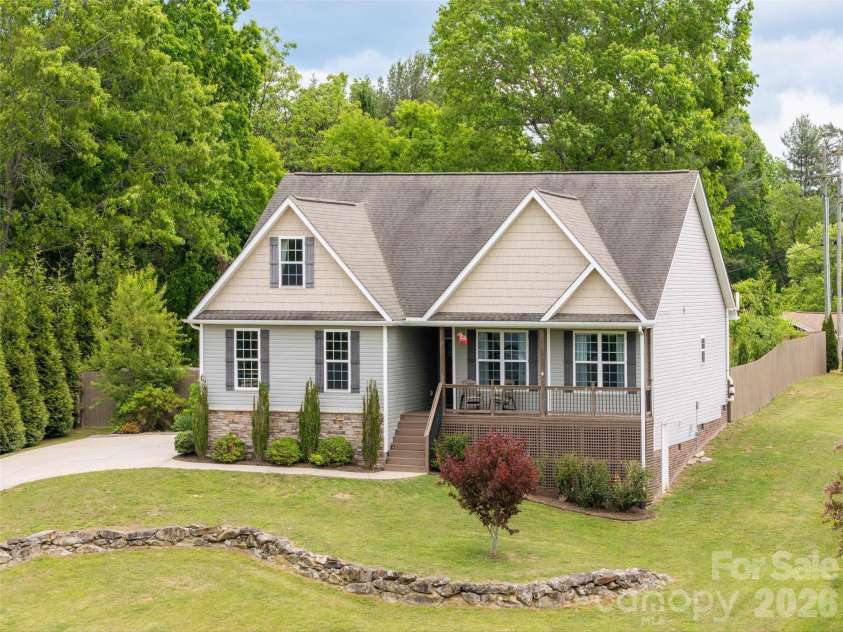 132 Beck Creek Circle, Flat Rock, NC 28731.  MLS# CAR4381382, YatesRealty ID 21468. 
