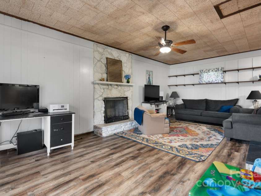 5083 Fleetwood Drive, Hickory, NC 28602.  MLS# CAR4273169, YatesRealty ID 21470. 