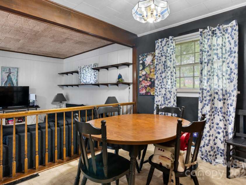 5083 Fleetwood Drive, Hickory, NC 28602.  MLS# CAR4273169, YatesRealty ID 21470. 