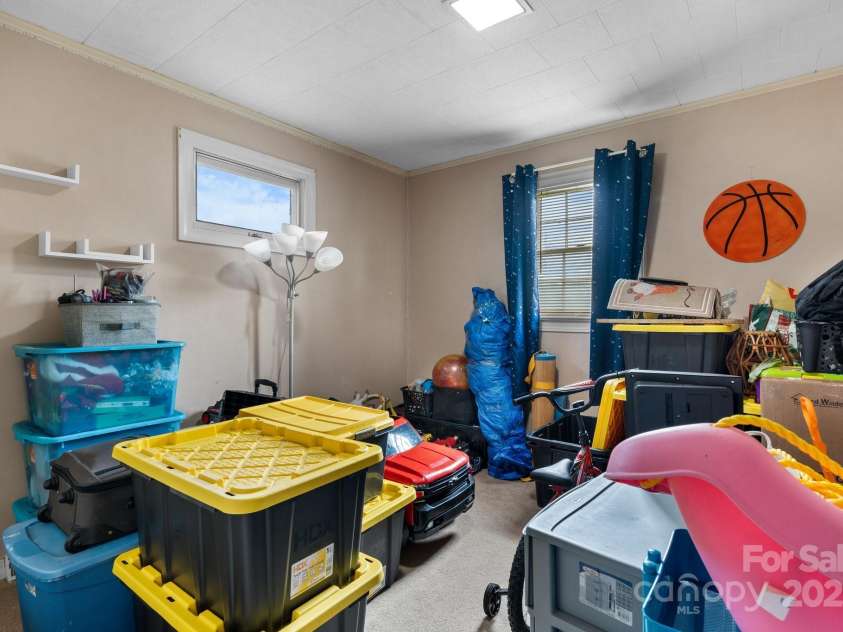 5083 Fleetwood Drive, Hickory, NC 28602.  MLS# CAR4273169, YatesRealty ID 21470. 