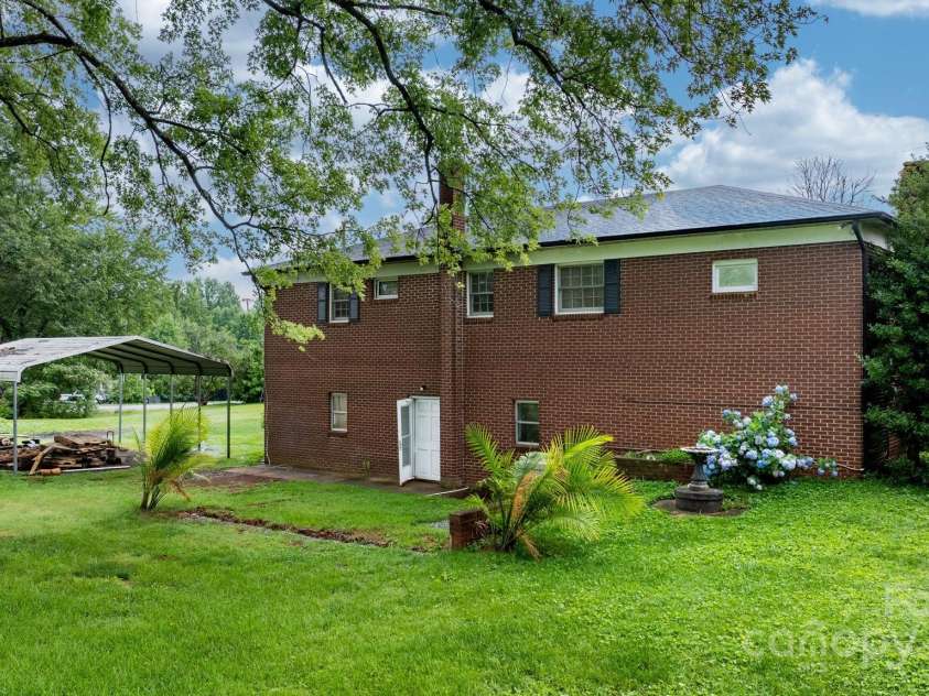 5083 Fleetwood Drive, Hickory, NC 28602.  MLS# CAR4273169, YatesRealty ID 21470. 