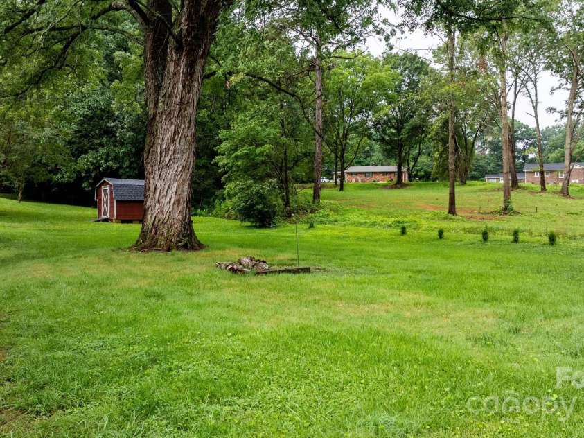 5083 Fleetwood Drive, Hickory, NC 28602.  MLS# CAR4273169, YatesRealty ID 21470. 