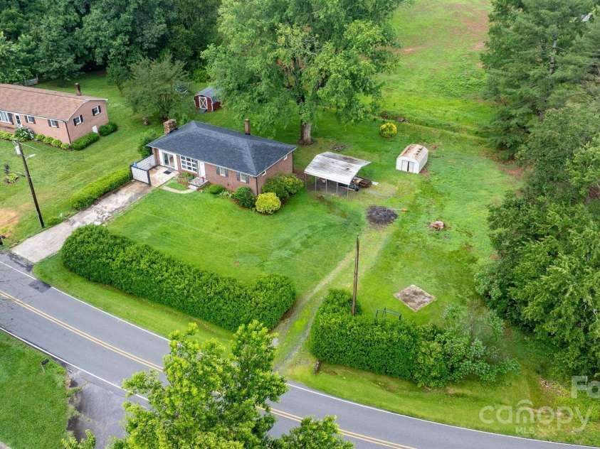 5083 Fleetwood Drive, Hickory, NC 28602.  MLS# CAR4273169, YatesRealty ID 21470. 