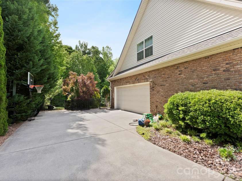 5441 Grayson Ridge Court, Gastonia, NC 28056.  MLS# CAR4374445, YatesRealty ID 21470. 