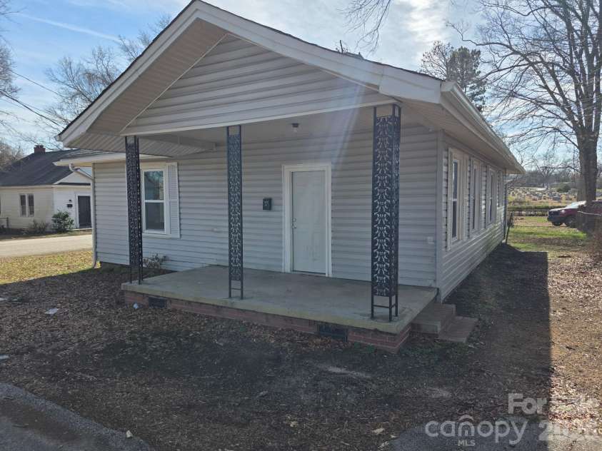 572 2nd Street, Chester, SC 29706.  MLS# CAR4350895, YatesRealty ID 21471. 