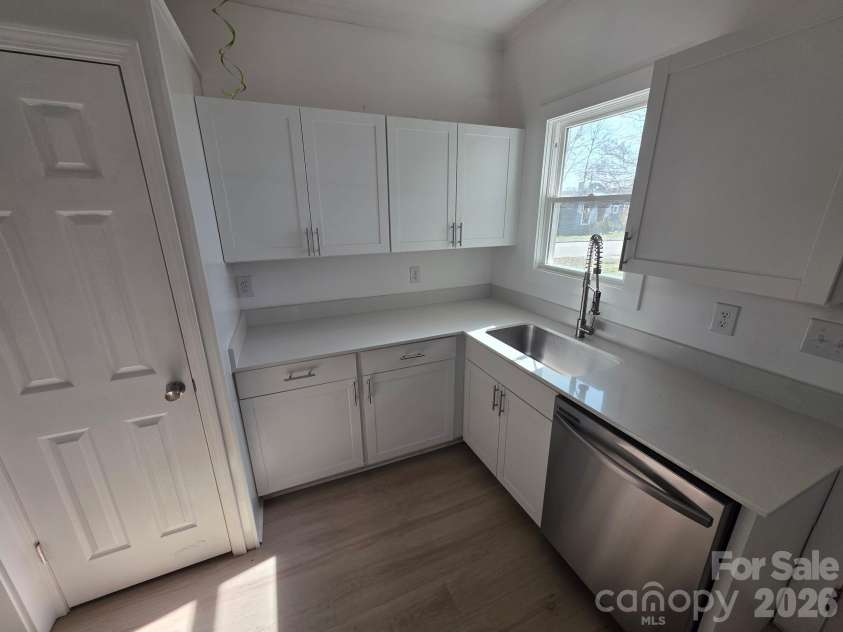 572 2nd Street, Chester, SC 29706.  MLS# CAR4350895, YatesRealty ID 21471. 