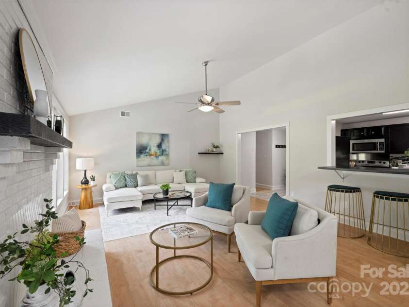 11539 Five Cedars Road, Charlotte, NC 28226.  MLS# CAR4271539, YatesRealty ID 21472. 