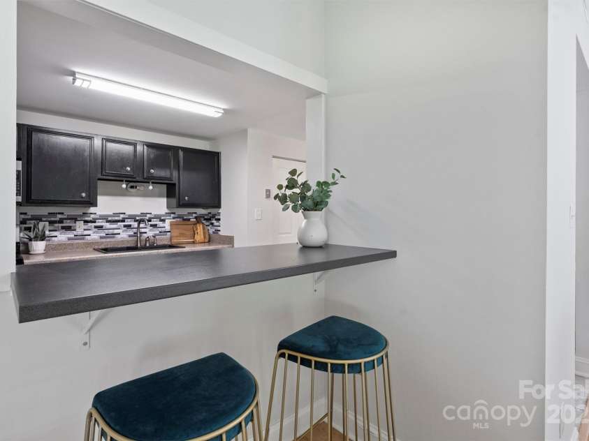 11539 Five Cedars Road, Charlotte, NC 28226.  MLS# CAR4271539, YatesRealty ID 21472. 