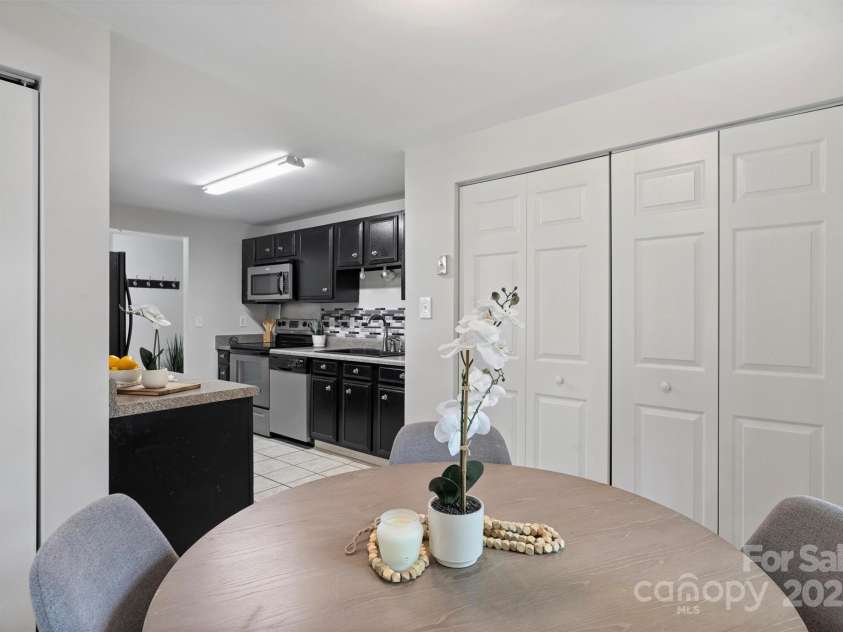 11539 Five Cedars Road, Charlotte, NC 28226.  MLS# CAR4271539, YatesRealty ID 21472. 