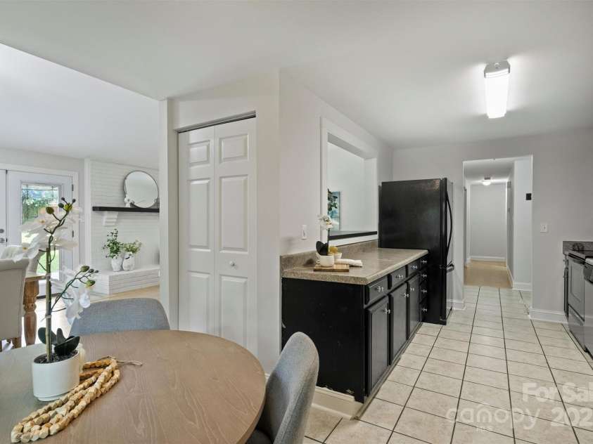 11539 Five Cedars Road, Charlotte, NC 28226.  MLS# CAR4271539, YatesRealty ID 21472. 