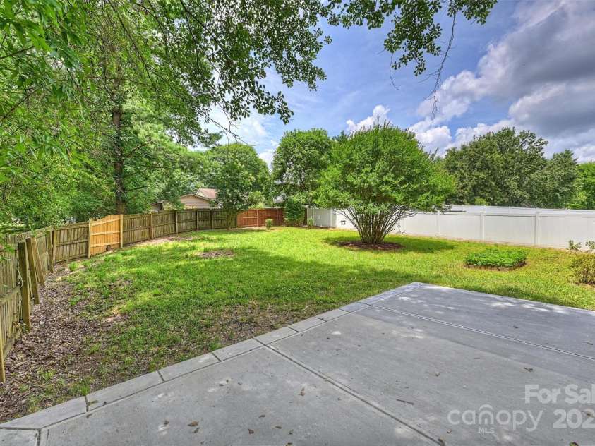 11539 Five Cedars Road, Charlotte, NC 28226.  MLS# CAR4271539, YatesRealty ID 21472. Backyard