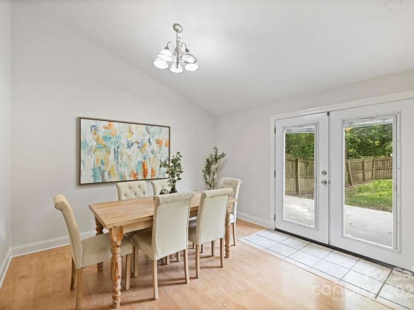 11539 Five Cedars Road, Charlotte, NC 28226.  MLS# CAR4271539, YatesRealty ID 21472. Dining Room