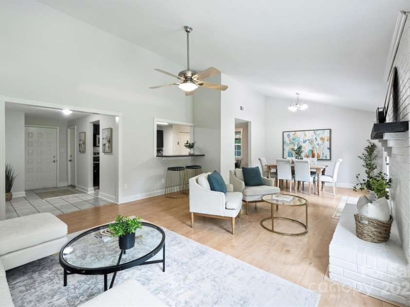 11539 Five Cedars Road, Charlotte, NC 28226.  MLS# CAR4271539, YatesRealty ID 21472. Living space