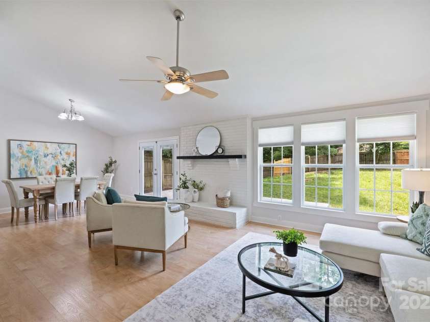 11539 Five Cedars Road, Charlotte, NC 28226.  MLS# CAR4271539, YatesRealty ID 21472. Main living space
