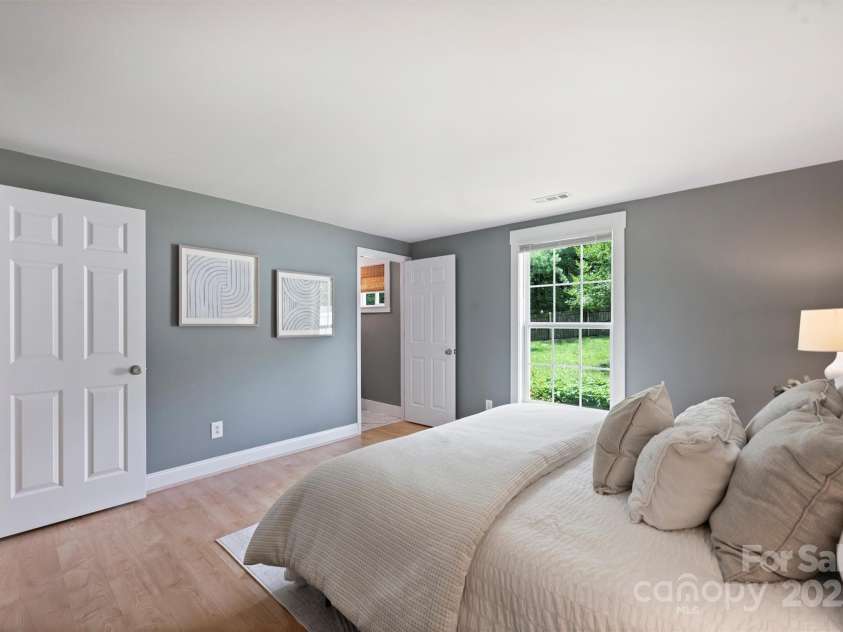 11539 Five Cedars Road, Charlotte, NC 28226.  MLS# CAR4271539, YatesRealty ID 21472. Primary bedroom
