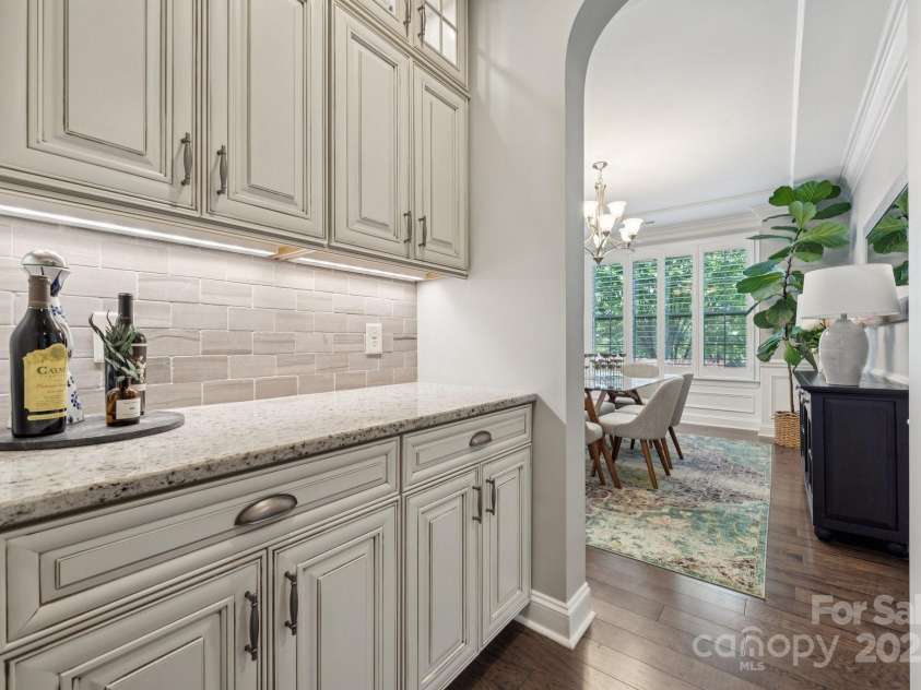 11412 Preservation Lane, Charlotte, NC 28278.  MLS# CAR4271558, YatesRealty ID 21473. Butler's Pantry