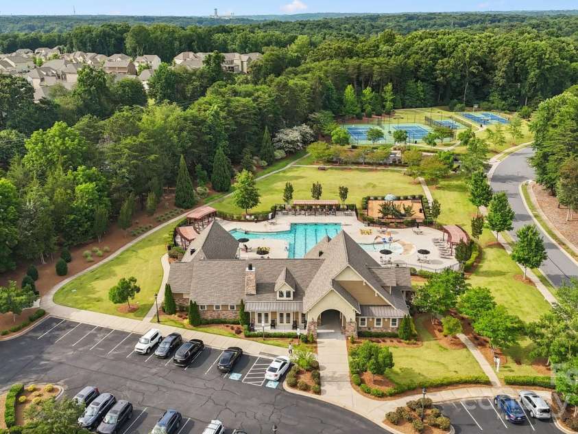 11412 Preservation Lane, Charlotte, NC 28278.  MLS# CAR4271558, YatesRealty ID 21473. Clubhouse, pool and resort-style living around the corner.