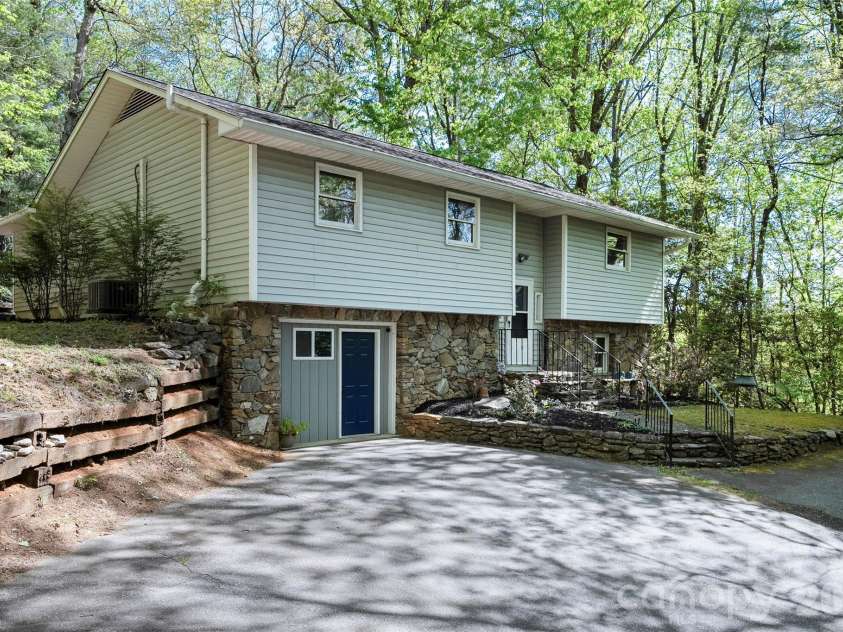 84 Chisholm Street, Saluda, NC 28773.  MLS# CAR4372070, YatesRealty ID 21473. Welcome to 84 Chisholm 