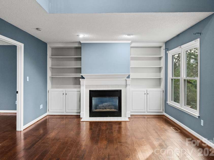 22 31st Avenue Court, Hickory, NC 28601.  MLS# CAR4351108, YatesRealty ID 21474. 