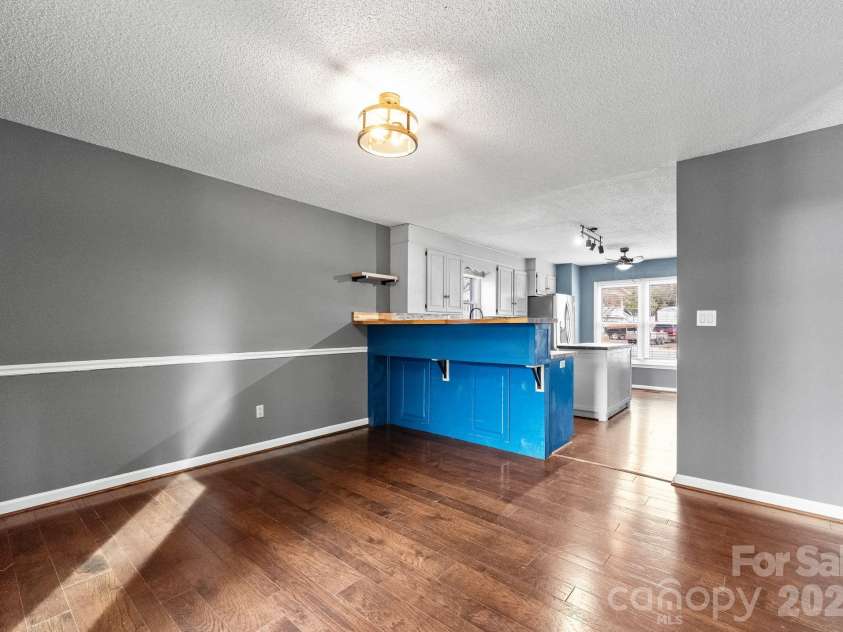 22 31st Avenue Court, Hickory, NC 28601.  MLS# CAR4351108, YatesRealty ID 21474. 
