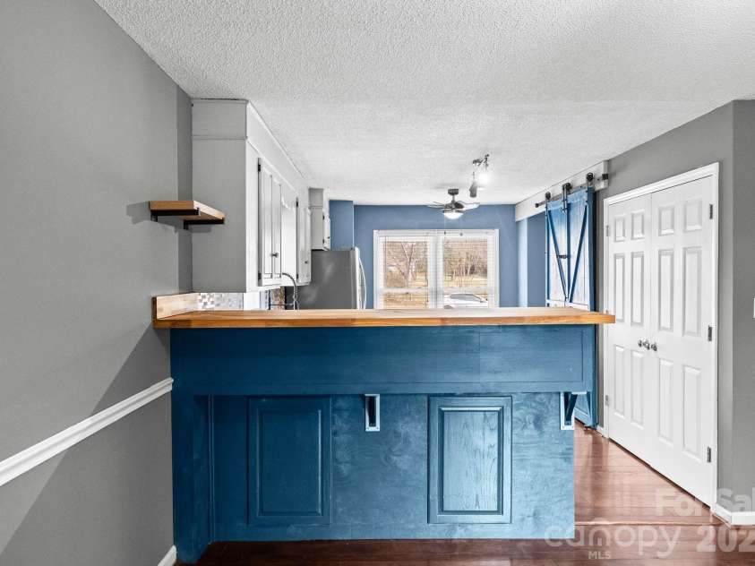 22 31st Avenue Court, Hickory, NC 28601.  MLS# CAR4351108, YatesRealty ID 21474. 