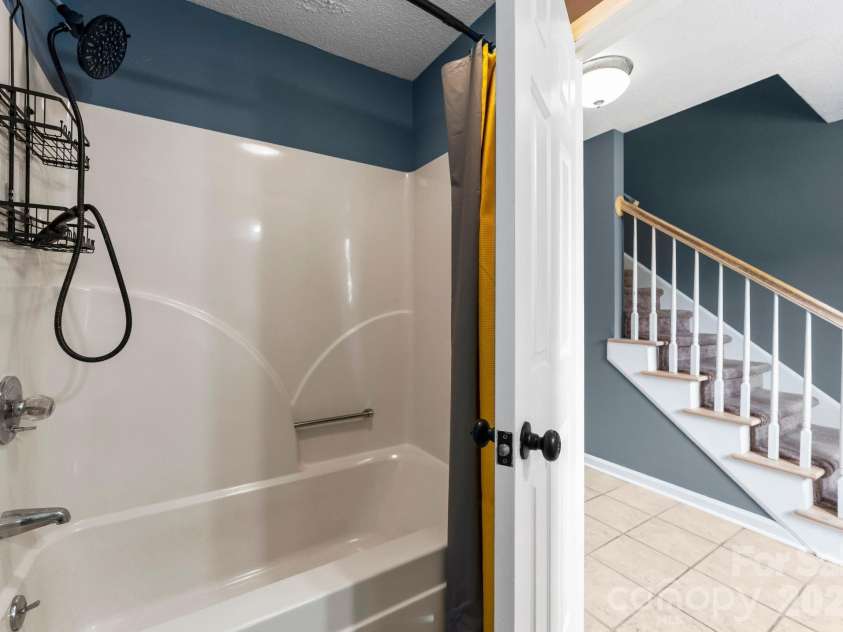 22 31st Avenue Court, Hickory, NC 28601.  MLS# CAR4351108, YatesRealty ID 21474. 