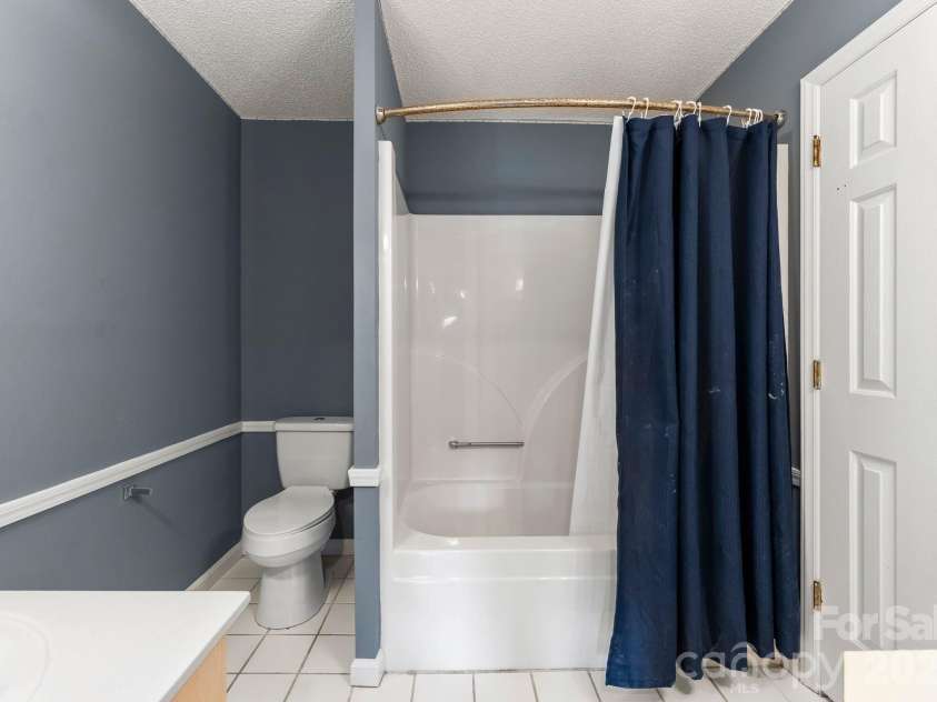 22 31st Avenue Court, Hickory, NC 28601.  MLS# CAR4351108, YatesRealty ID 21474. 