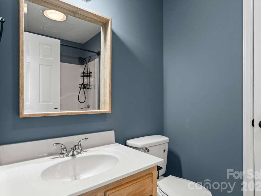 22 31st Avenue Court, Hickory, NC 28601.  MLS# CAR4351108, YatesRealty ID 21474. 