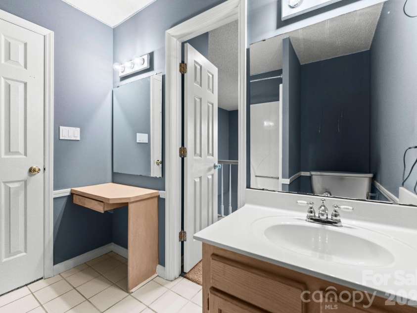 22 31st Avenue Court, Hickory, NC 28601.  MLS# CAR4351108, YatesRealty ID 21474. 