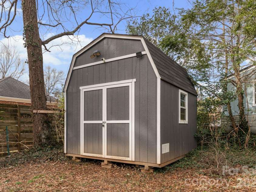 22 31st Avenue Court, Hickory, NC 28601.  MLS# CAR4351108, YatesRealty ID 21474. 