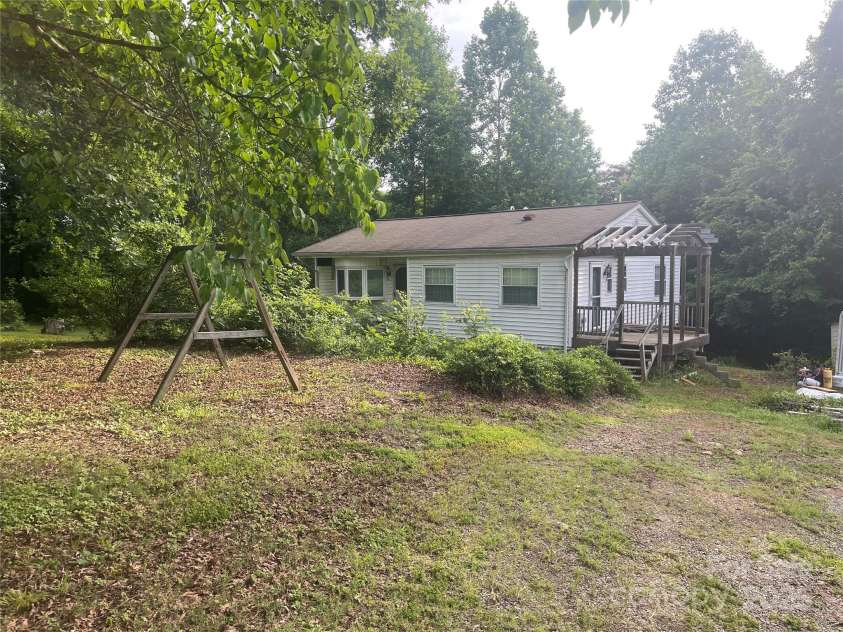9314 Seymour Lane, Davidson, NC 28036.  MLS# CAR4270523, YatesRealty ID 21476. 