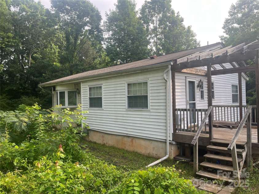 9314 Seymour Lane, Davidson, NC 28036.  MLS# CAR4270523, YatesRealty ID 21476. 