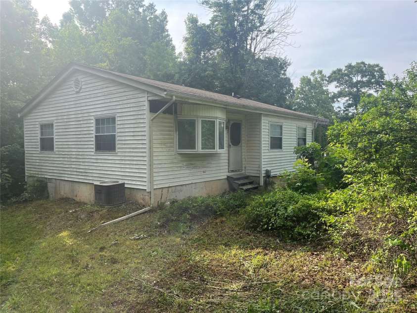 9314 Seymour Lane, Davidson, NC 28036.  MLS# CAR4270523, YatesRealty ID 21476. 