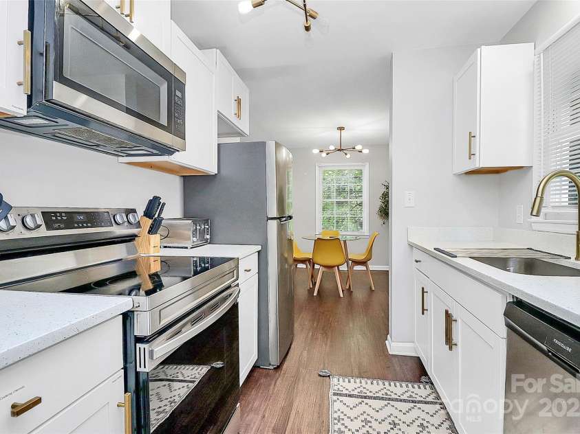 3909 Woodbriar Trail, Charlotte, NC 28205.  MLS# CAR4273378, YatesRealty ID 21478. 