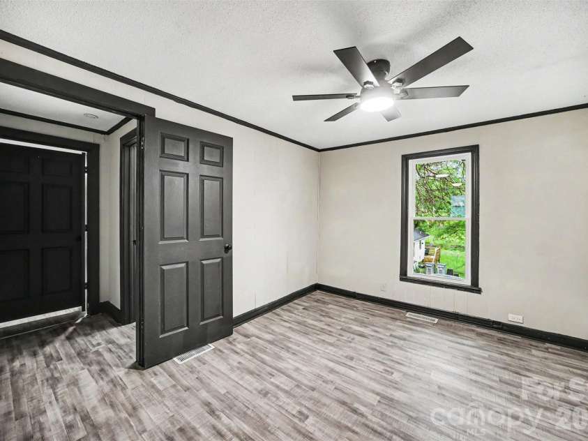 502 Allison Avenue, Gastonia, NC 28052.  MLS# CAR4376525, YatesRealty ID 21478. 