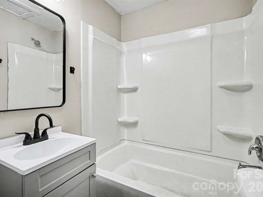 502 Allison Avenue, Gastonia, NC 28052.  MLS# CAR4376525, YatesRealty ID 21478. 