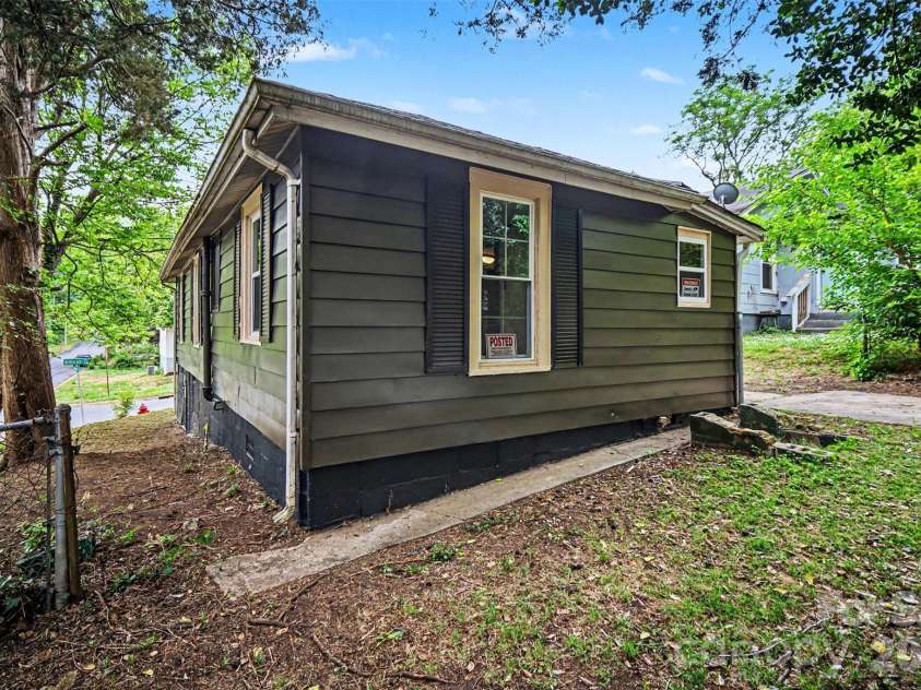 502 Allison Avenue, Gastonia, NC 28052.  MLS# CAR4376525, YatesRealty ID 21478. 