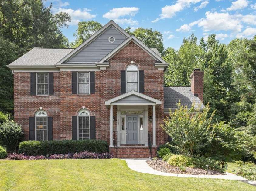 205 Rosedale Lane, Matthews, NC 28105.  MLS# CAR4272430, YatesRealty ID 21480. 