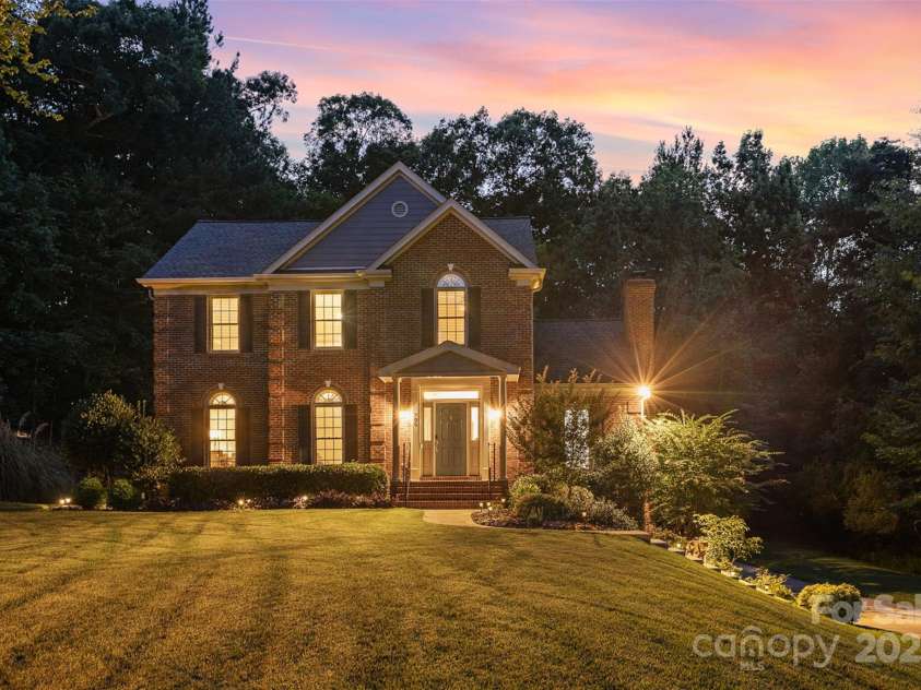 205 Rosedale Lane, Matthews, NC 28105.  MLS# CAR4272430, YatesRealty ID 21480. 
