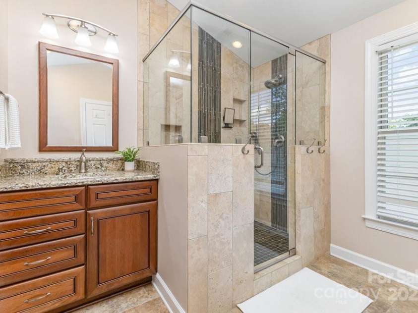 205 Rosedale Lane, Matthews, NC 28105.  MLS# CAR4272430, YatesRealty ID 21480. 